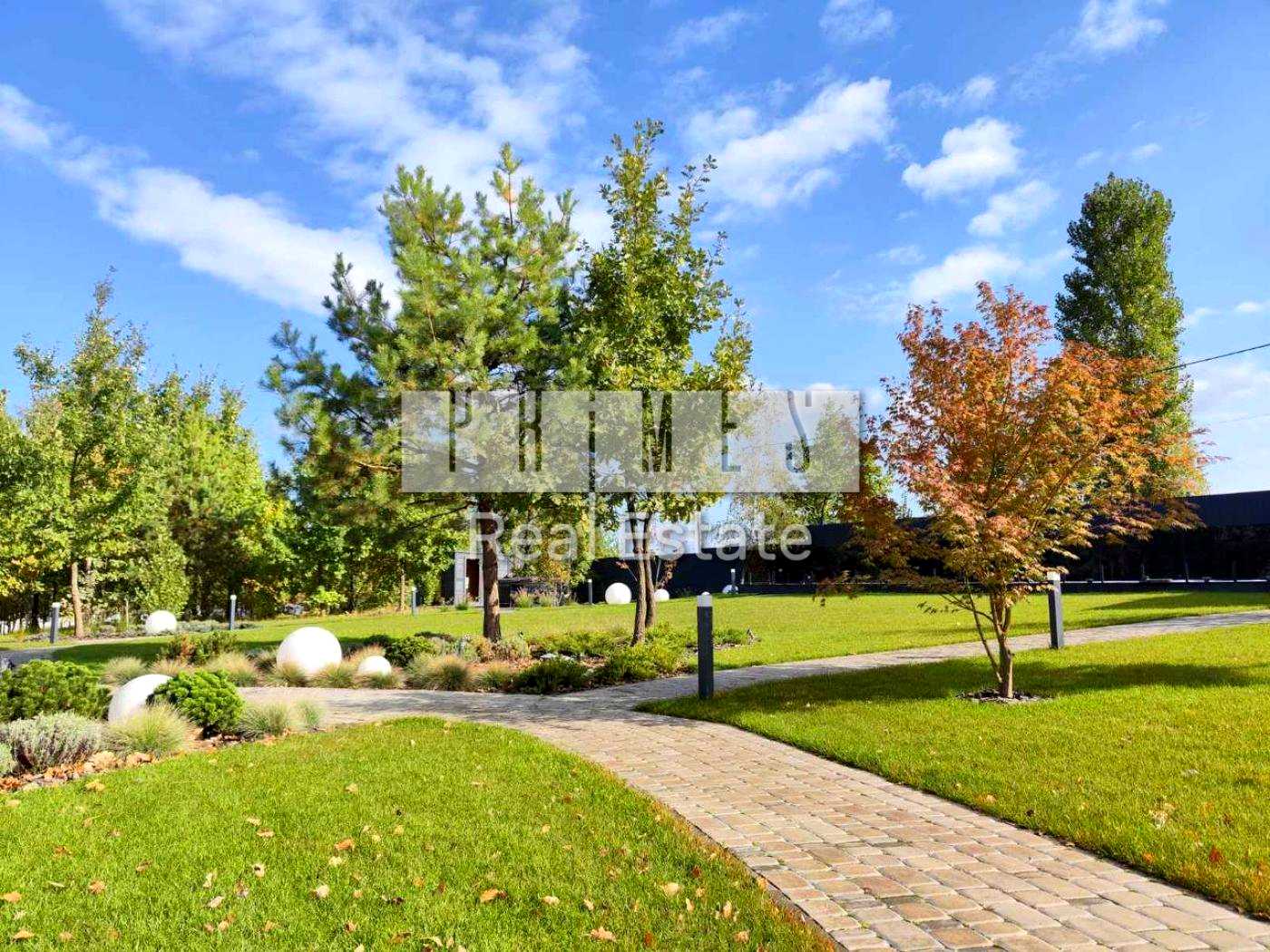 1876843853457361