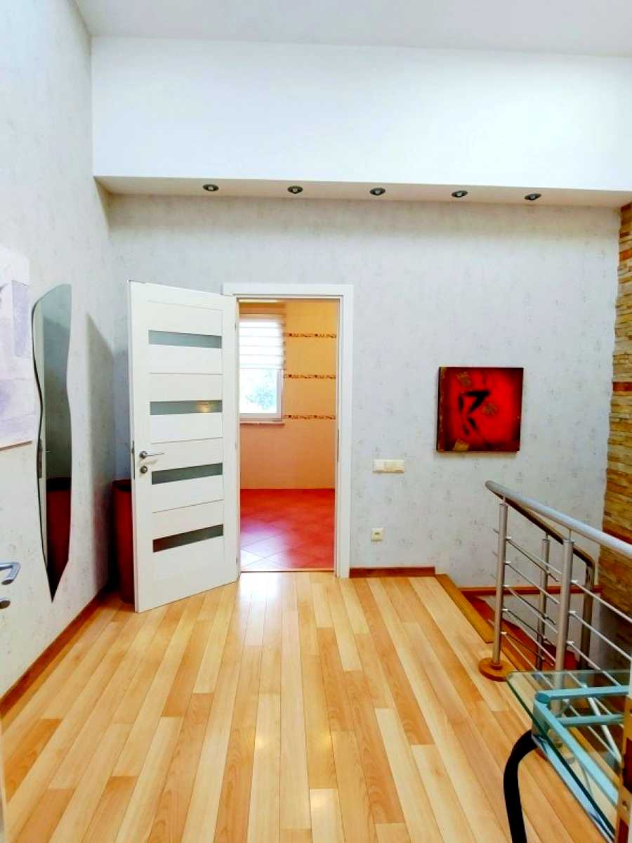 1876846865096833