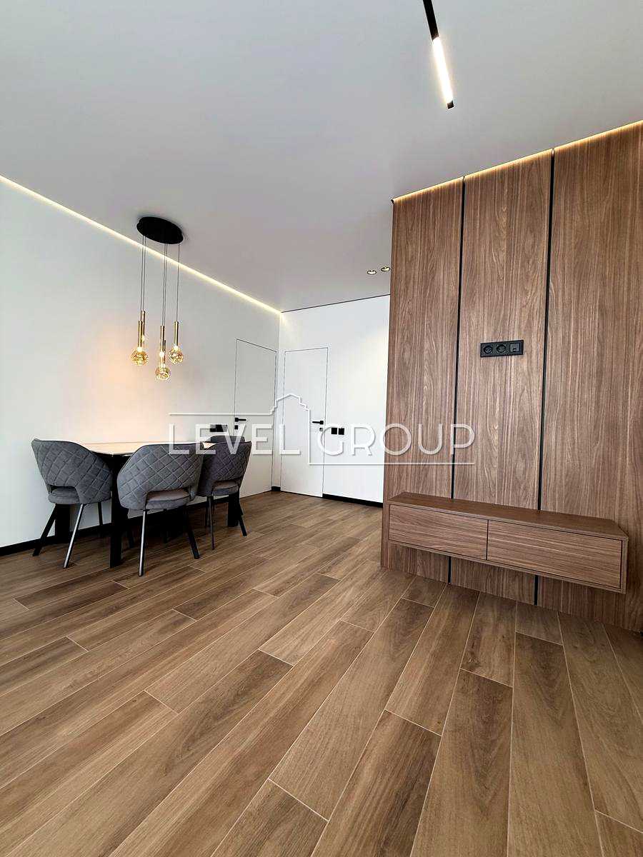 1876850464831391