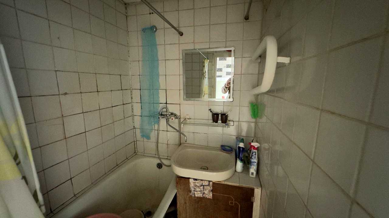 1876853105713082