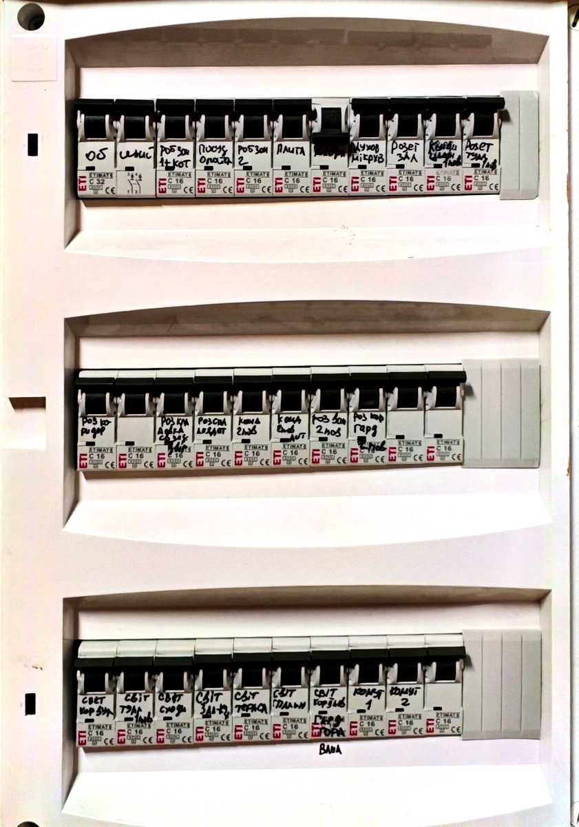 1876863061384115