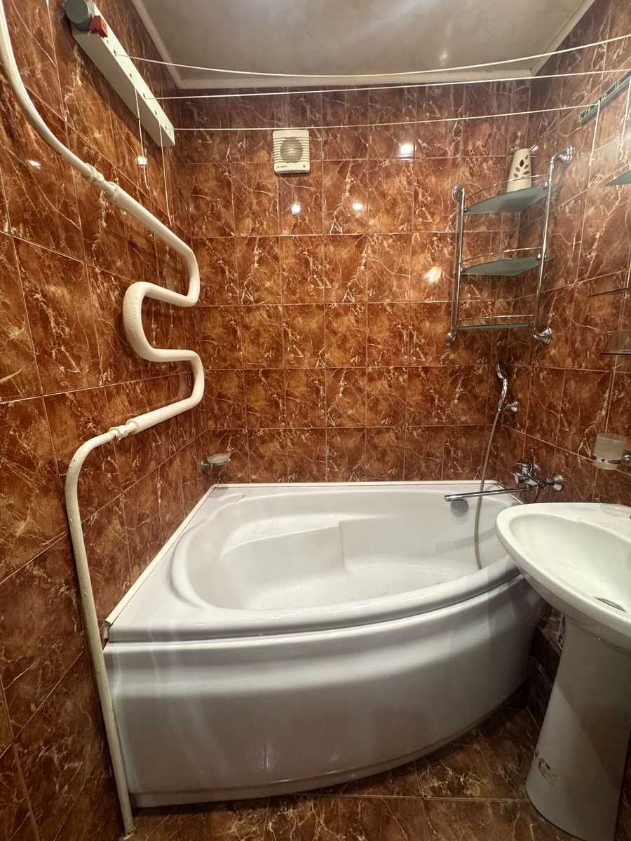 1876877429176922