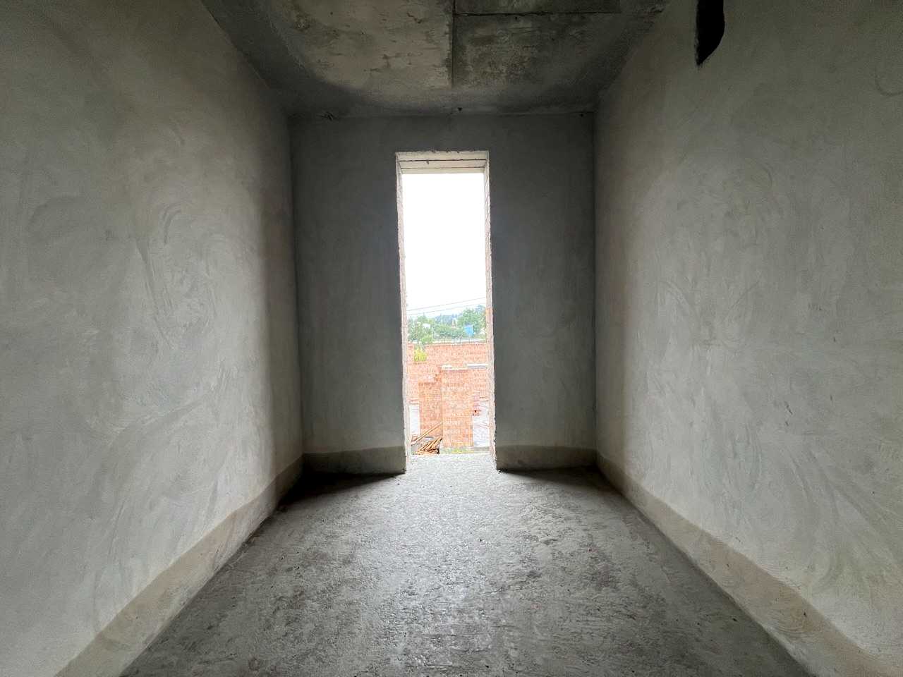 1876878630183359