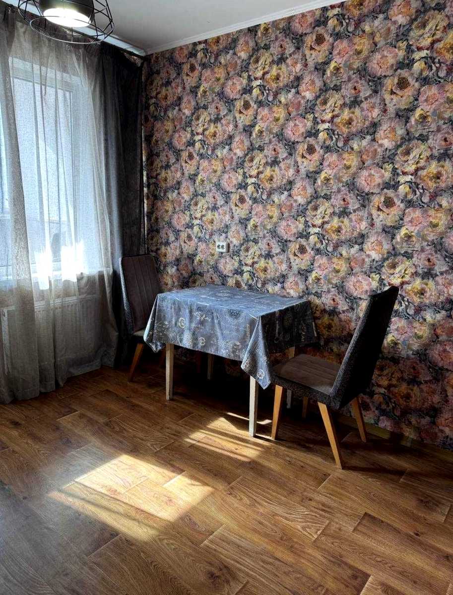 1876919650286328