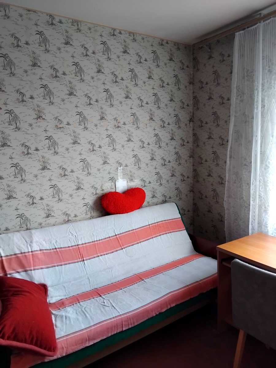 1876925111131218