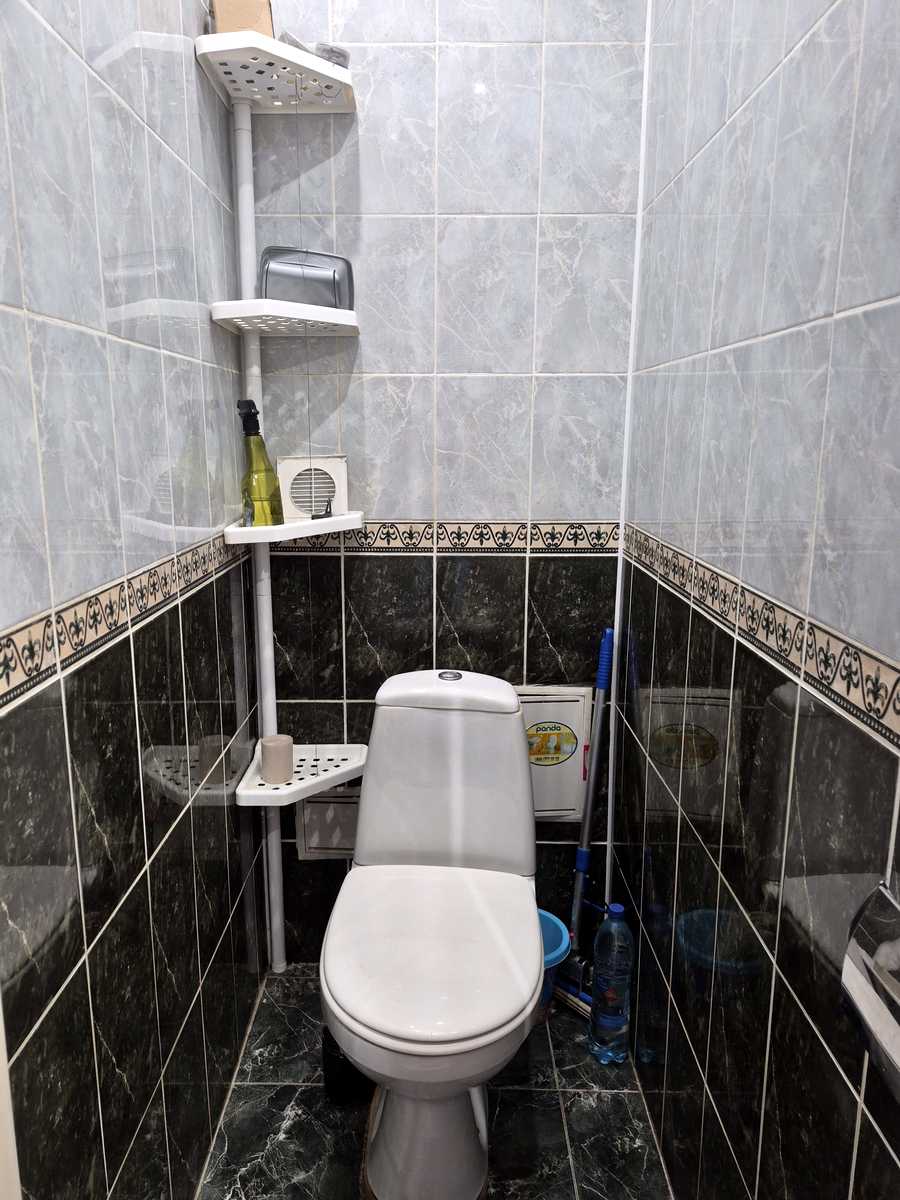 1876926229176402