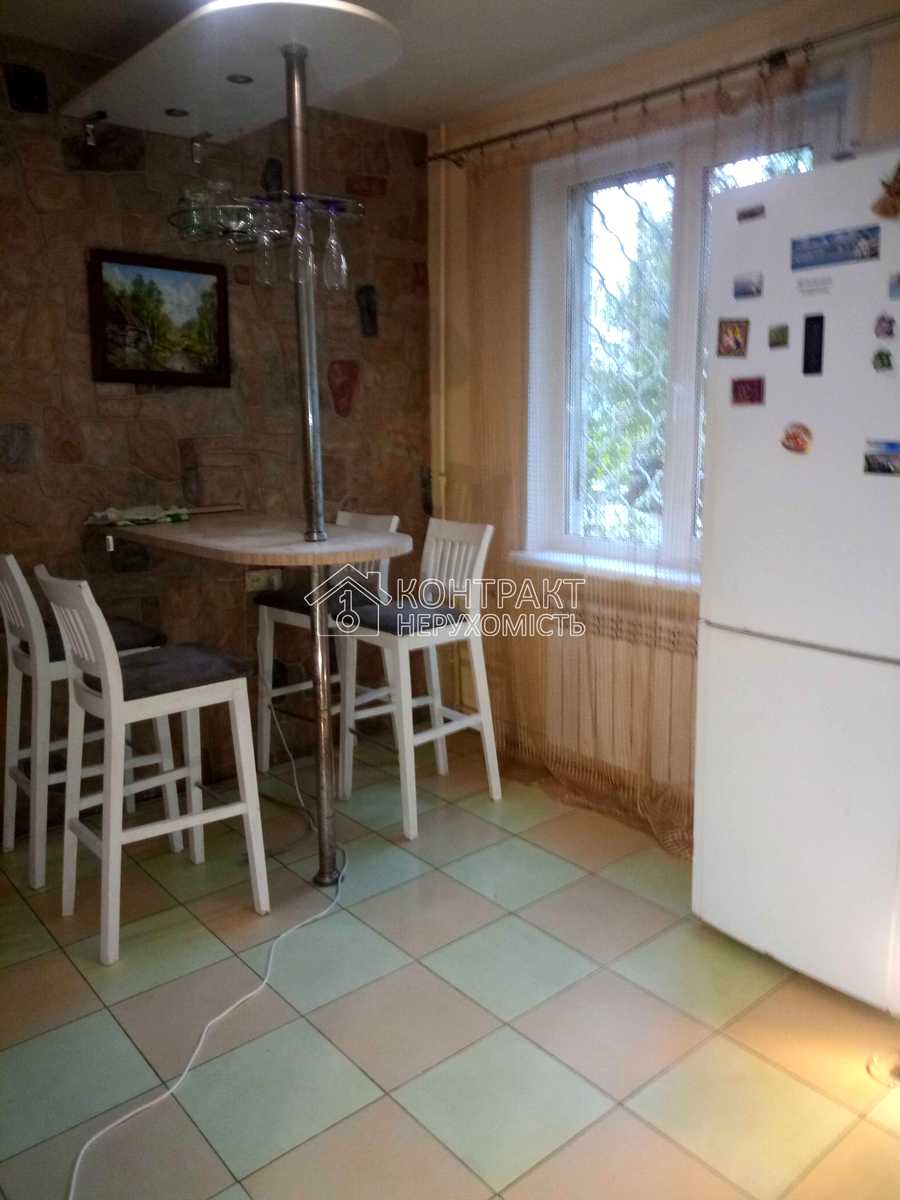1876928454872104