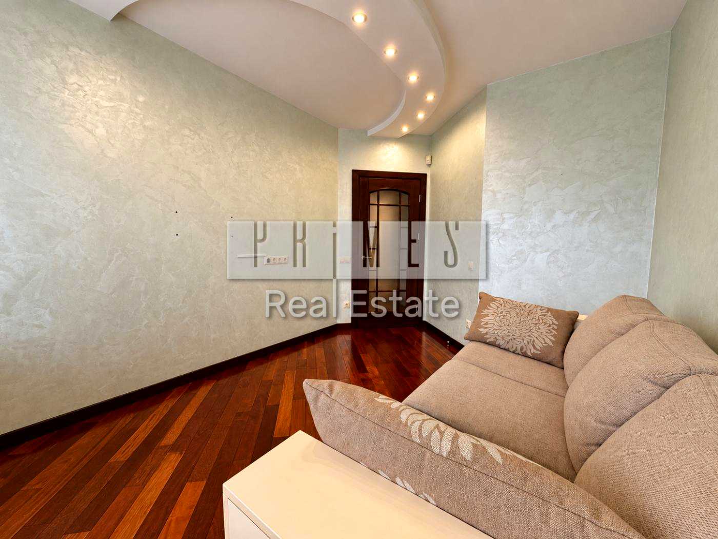 1876928681398184