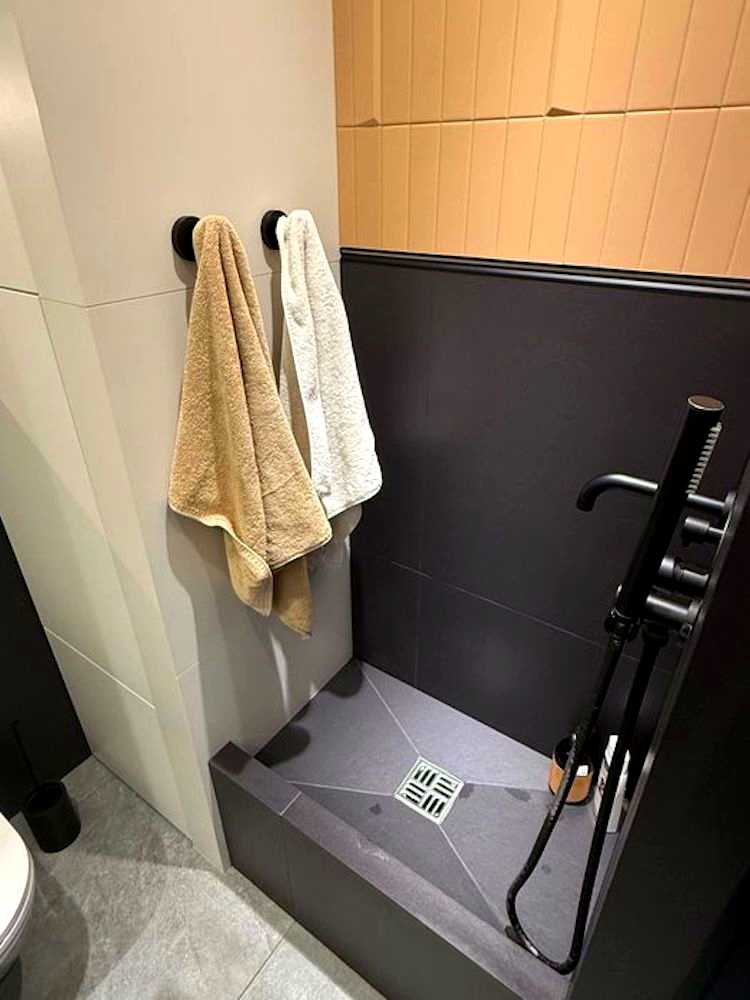 1876936838315376