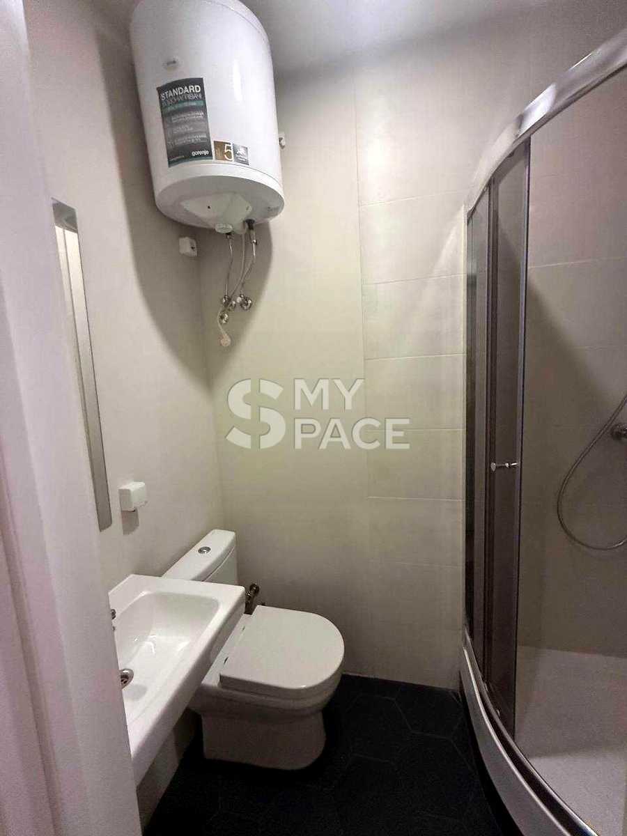 1876938245562383