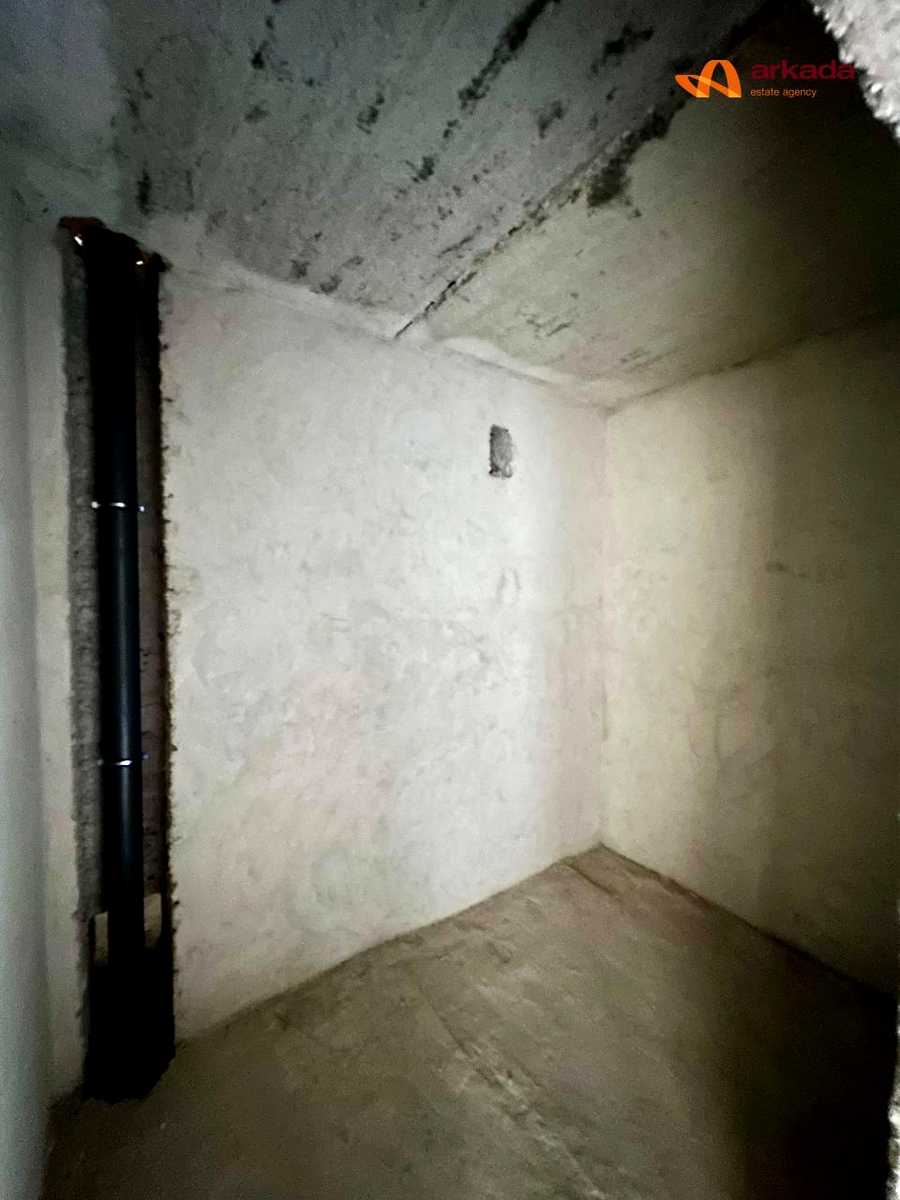 1876938376807621