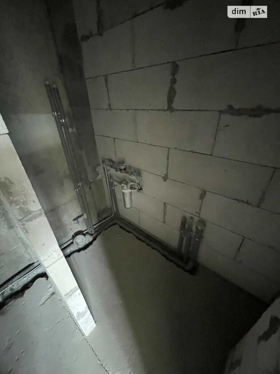 1876940235105709