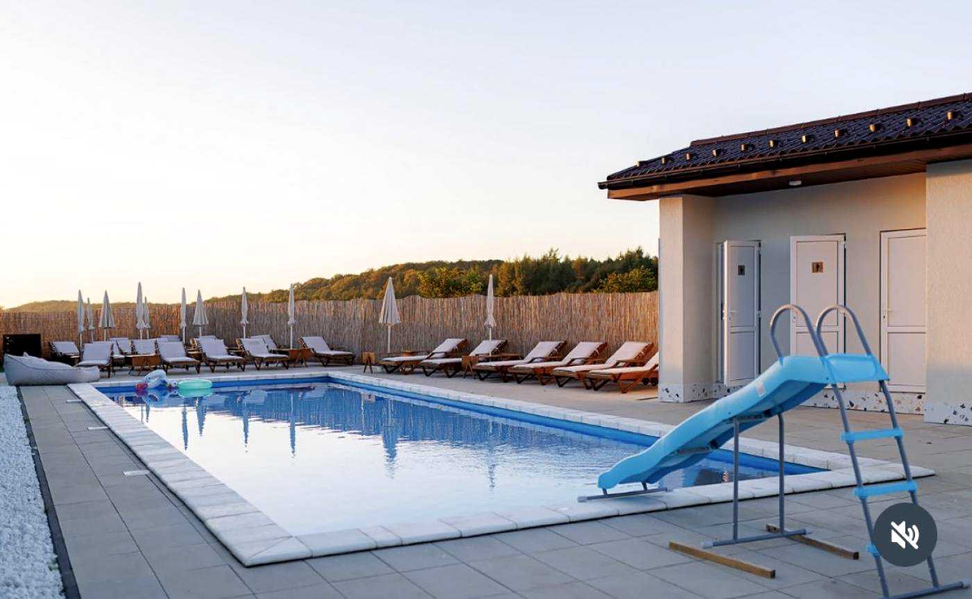 1876944229126244