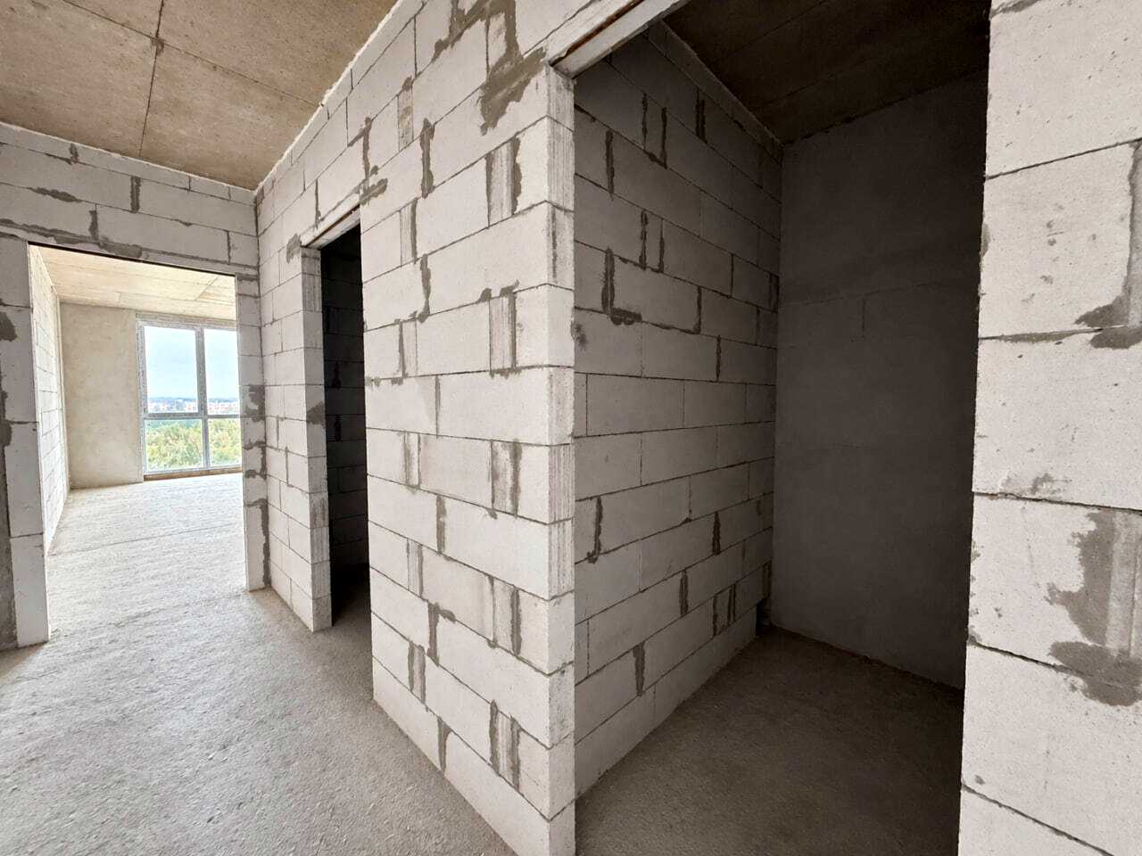 1876944698930531