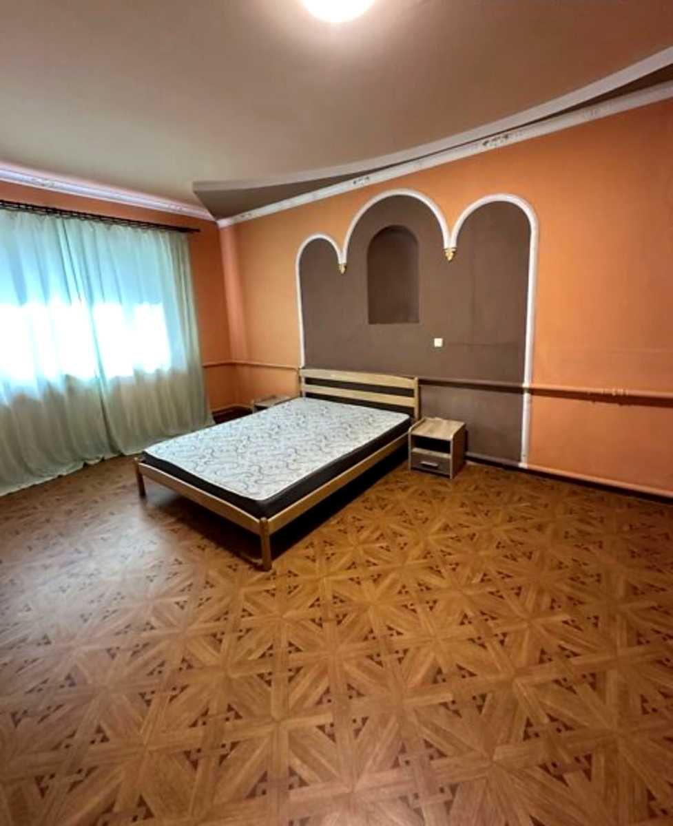 1876944893384400