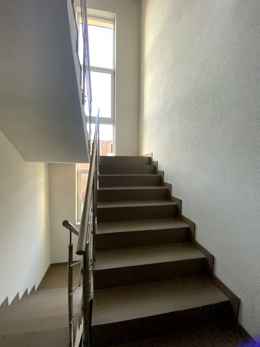 1876945605684367