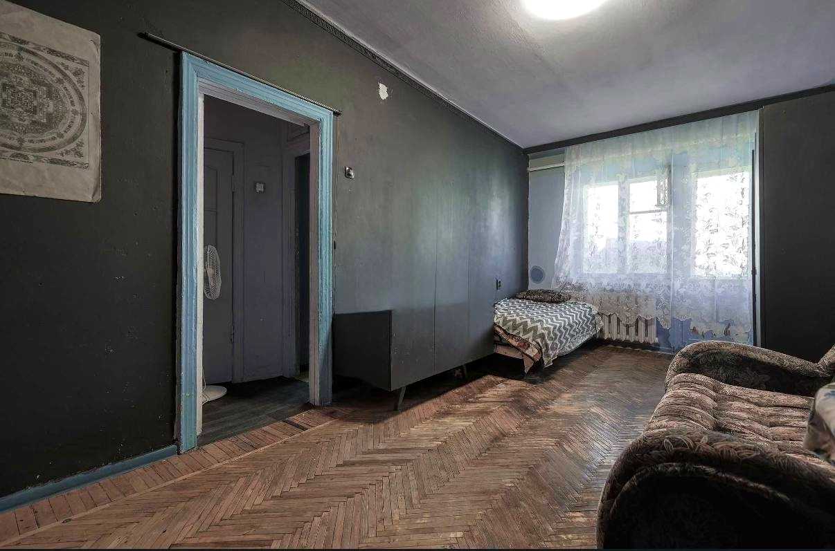 1876945611708617