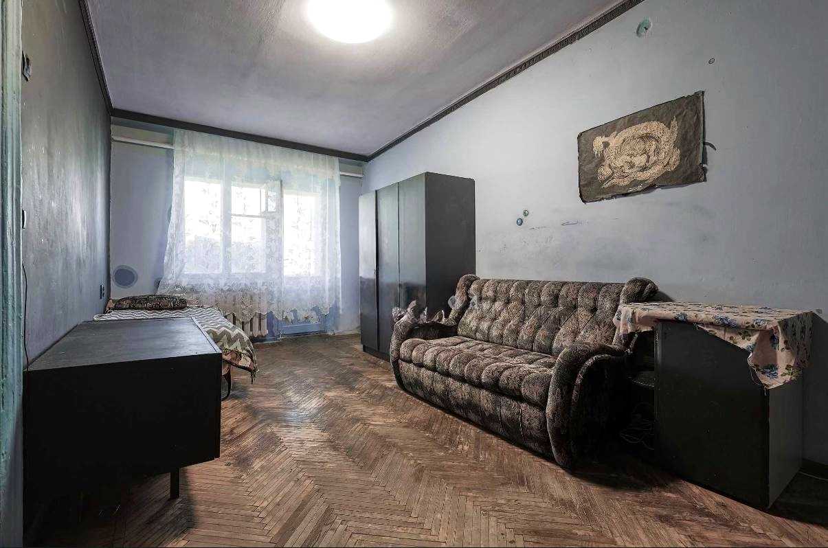 1876945611710736