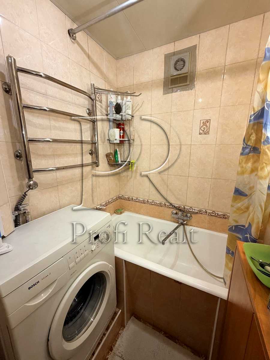 1876946463704085