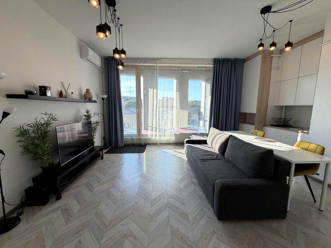 1876946718454019