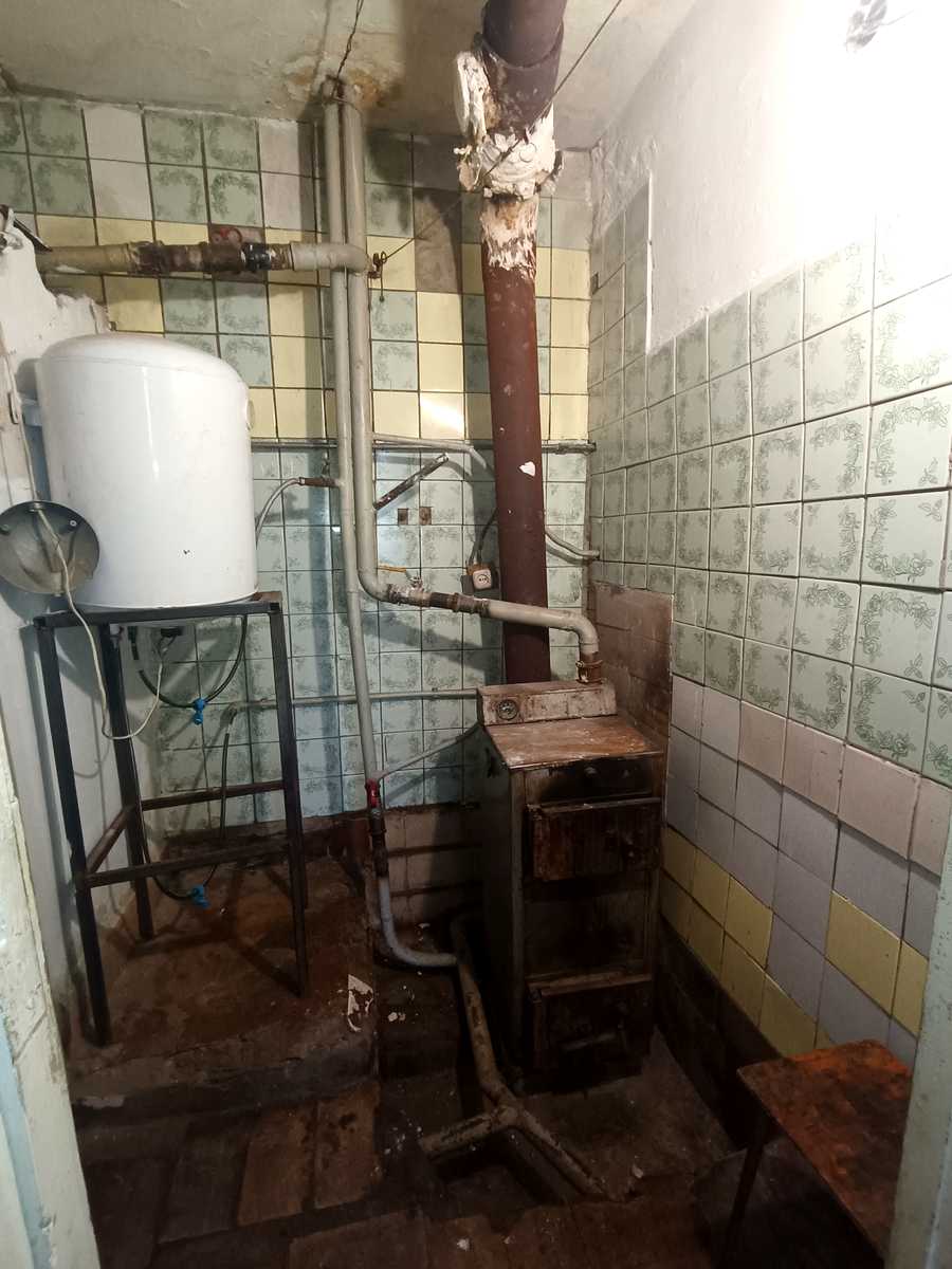 1876947023375889