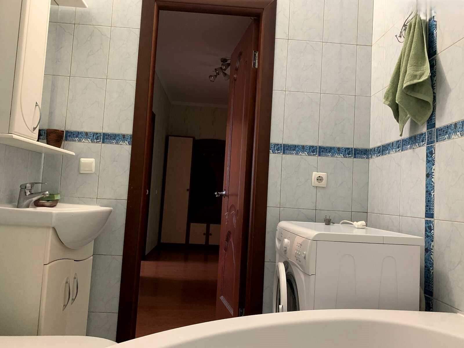 1876947872590037