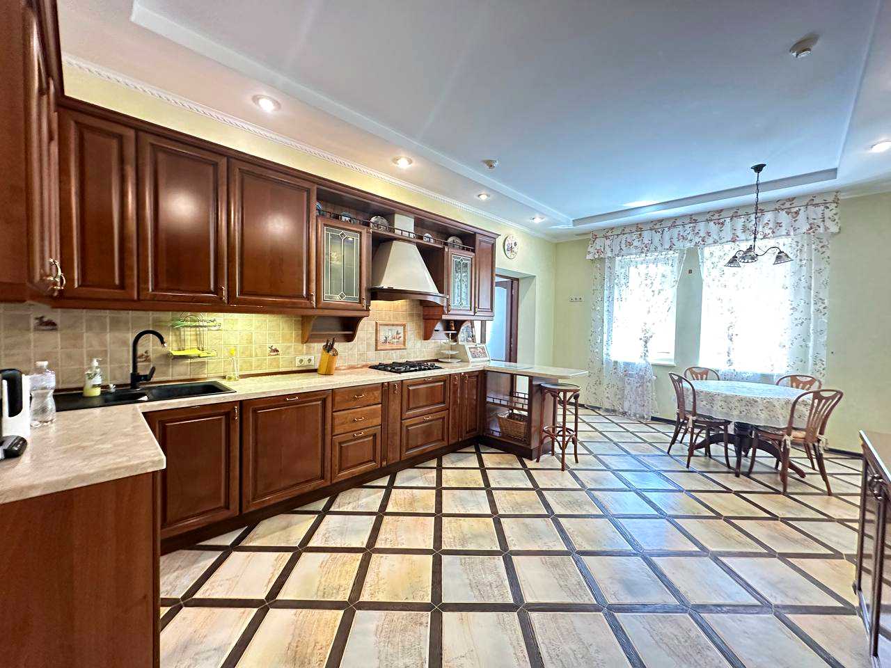 Будинок за адресою Мирний пров. (площа 500 м²) - фото 6 Будинок за адресою Мирний пров. (площа 500 м²) - Atlanta.ua - фото 6