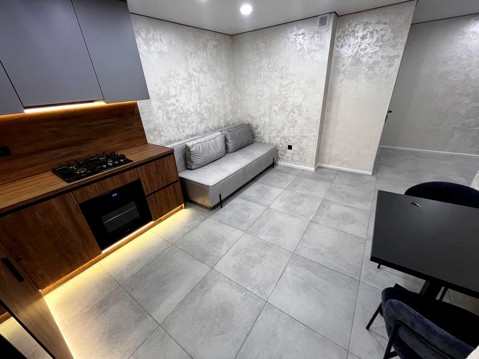 1876949128076562