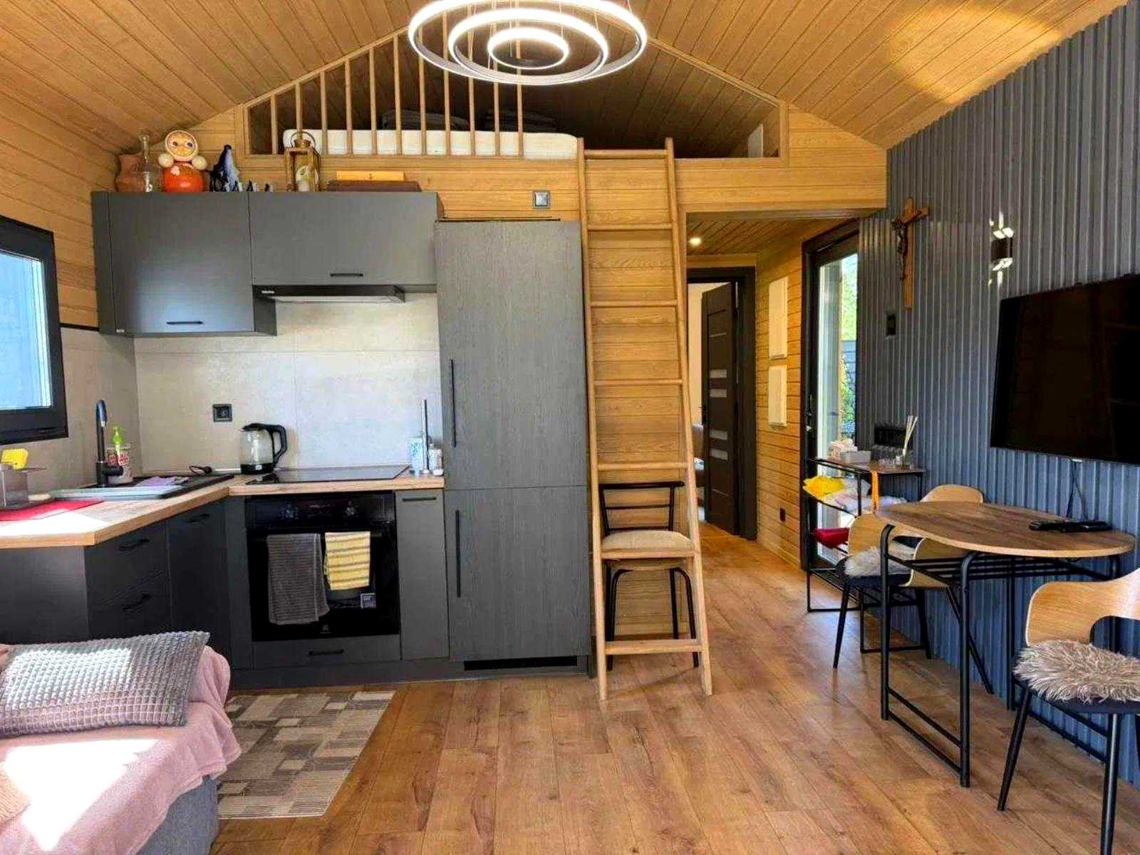 1876951331738015