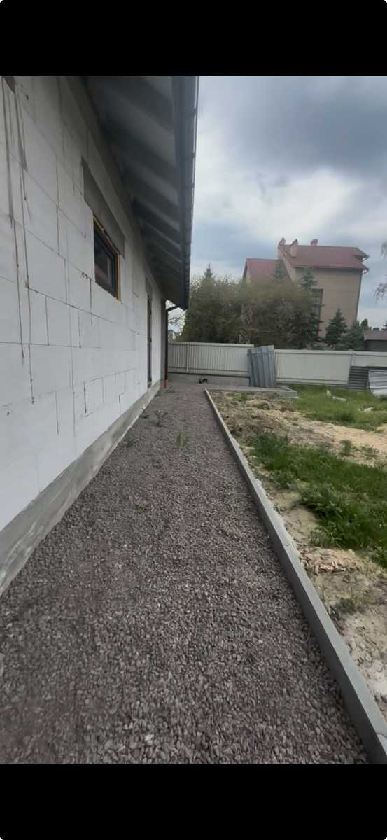 1876952598373219