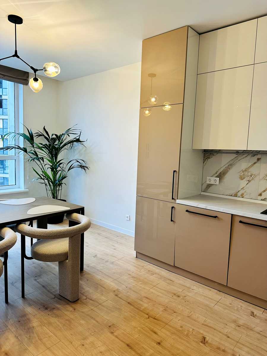 1876953660775479