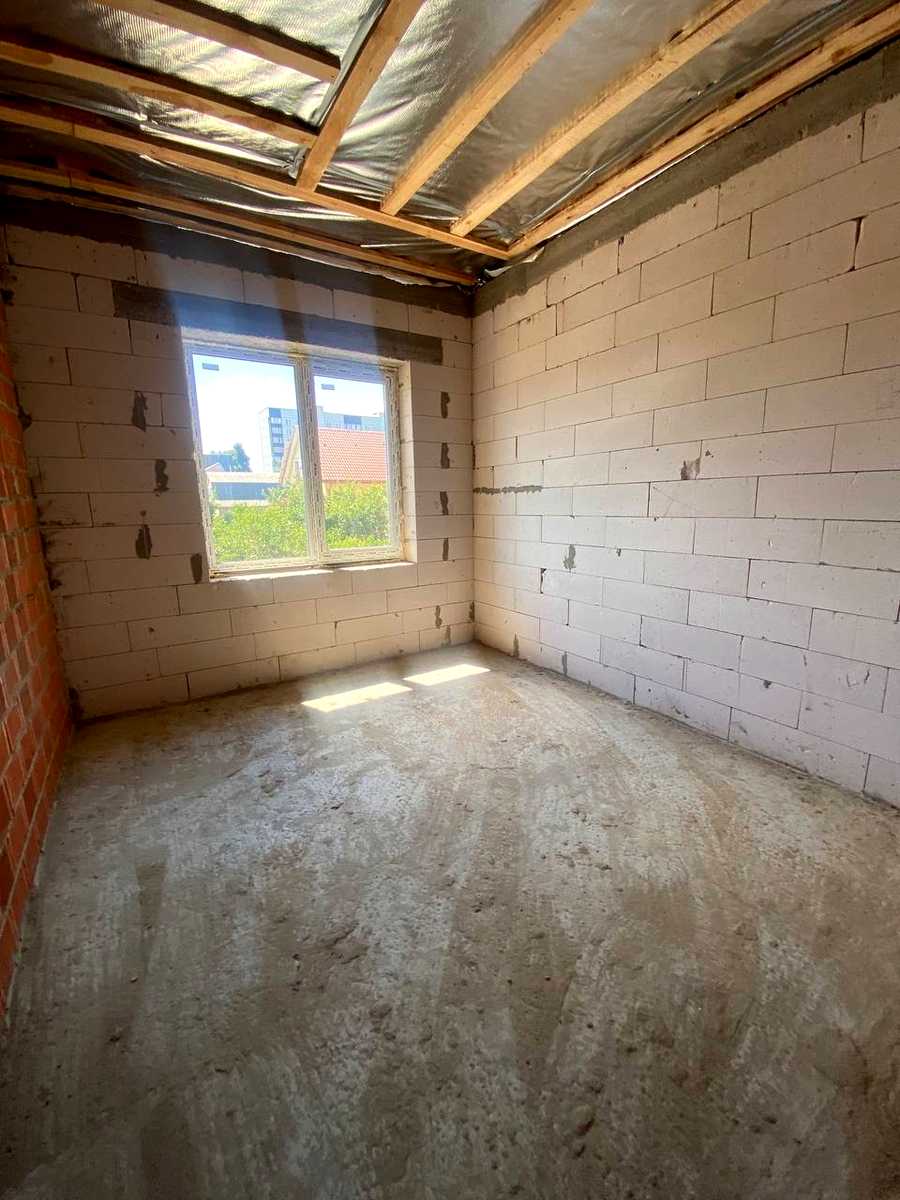 1876953745570636