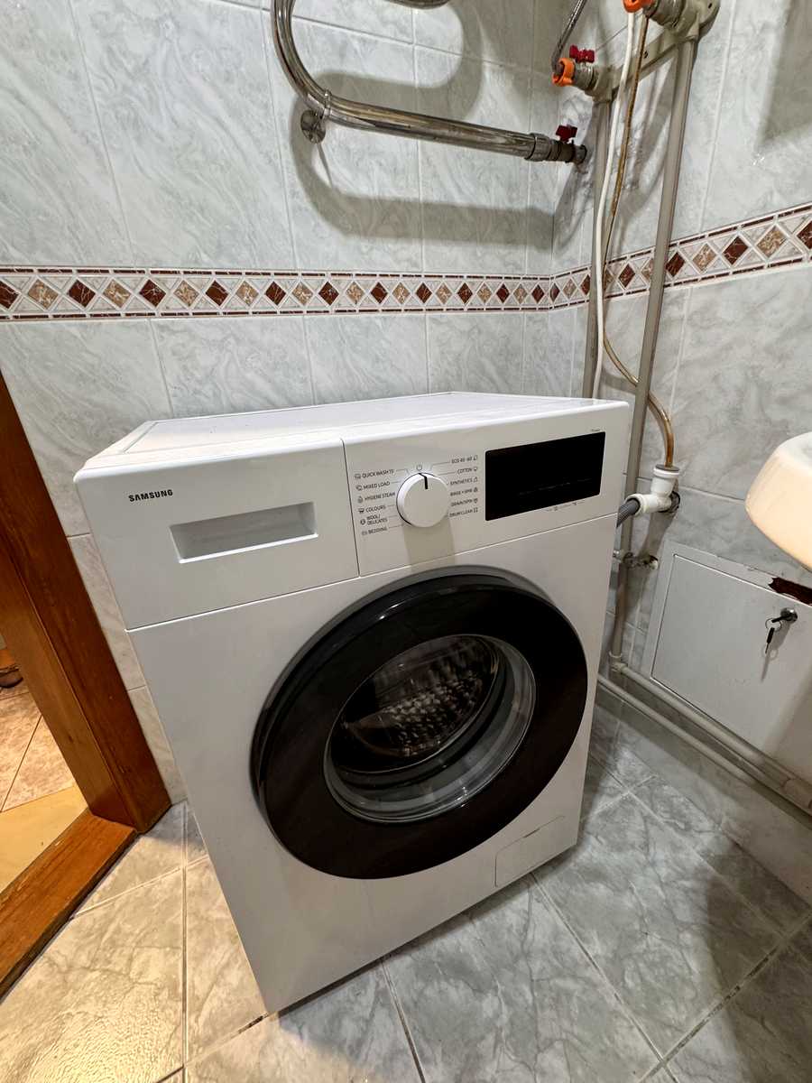 1876958713305001