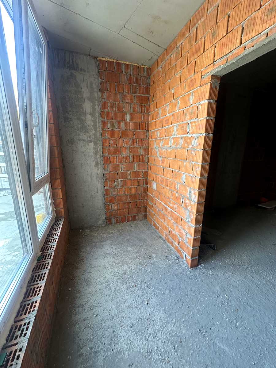 1876961652348571