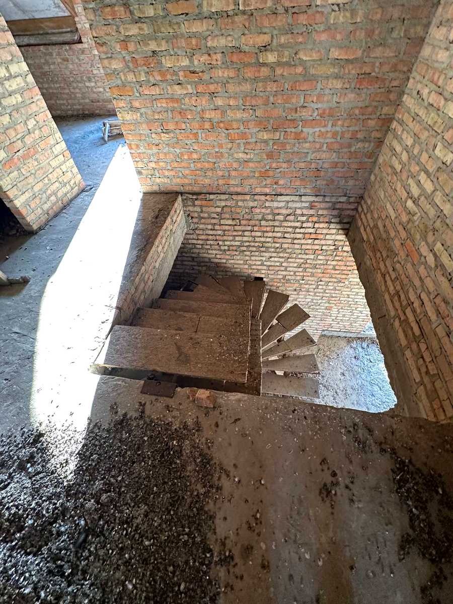 1876974118742417
