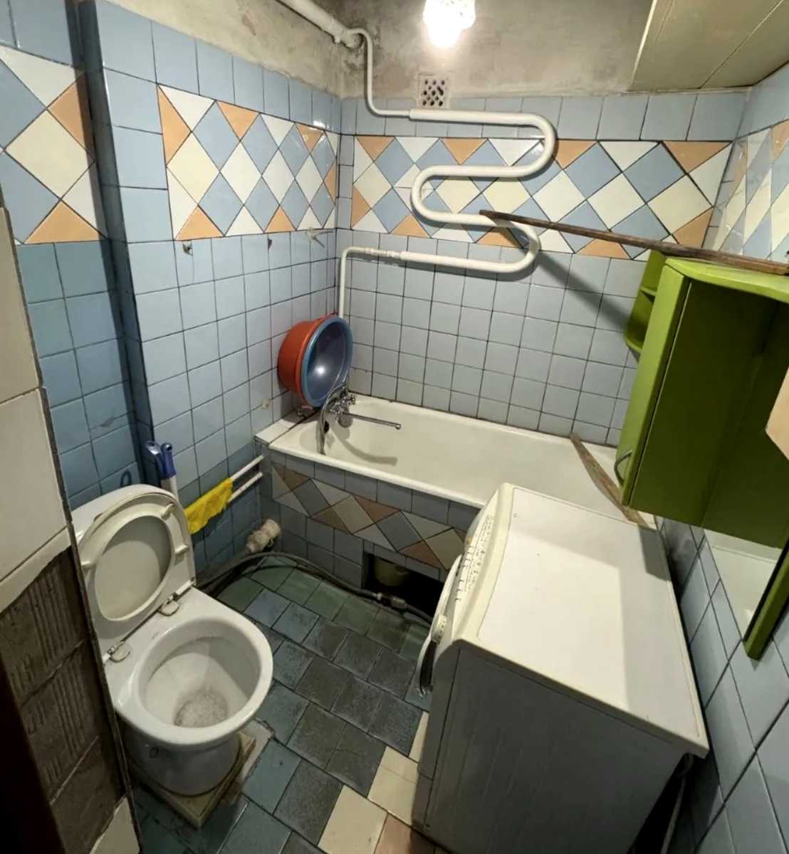 1876975138894704