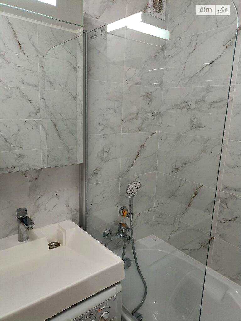 1877017371896232