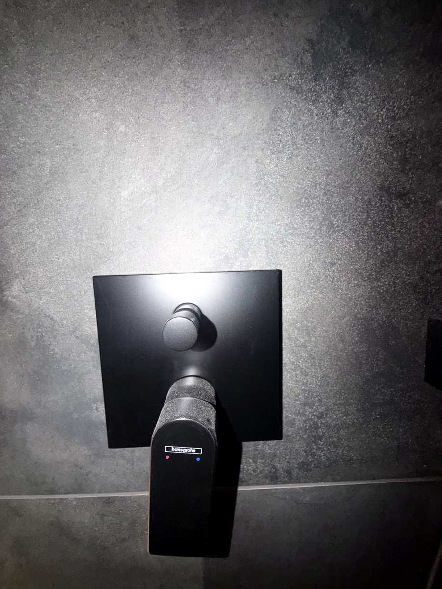 1877018052256590