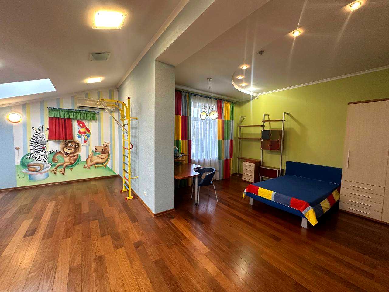1877018306542659
