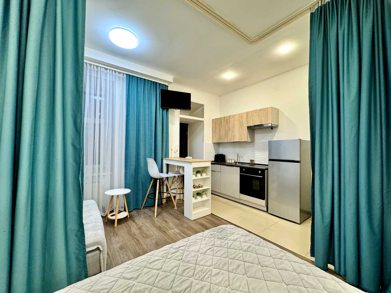 1877020757372443