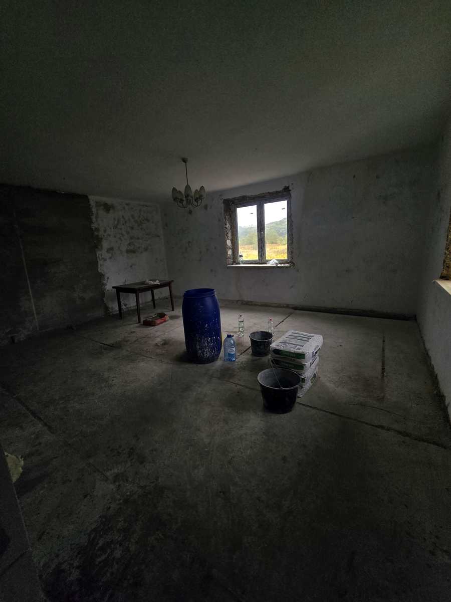 1877021258647327