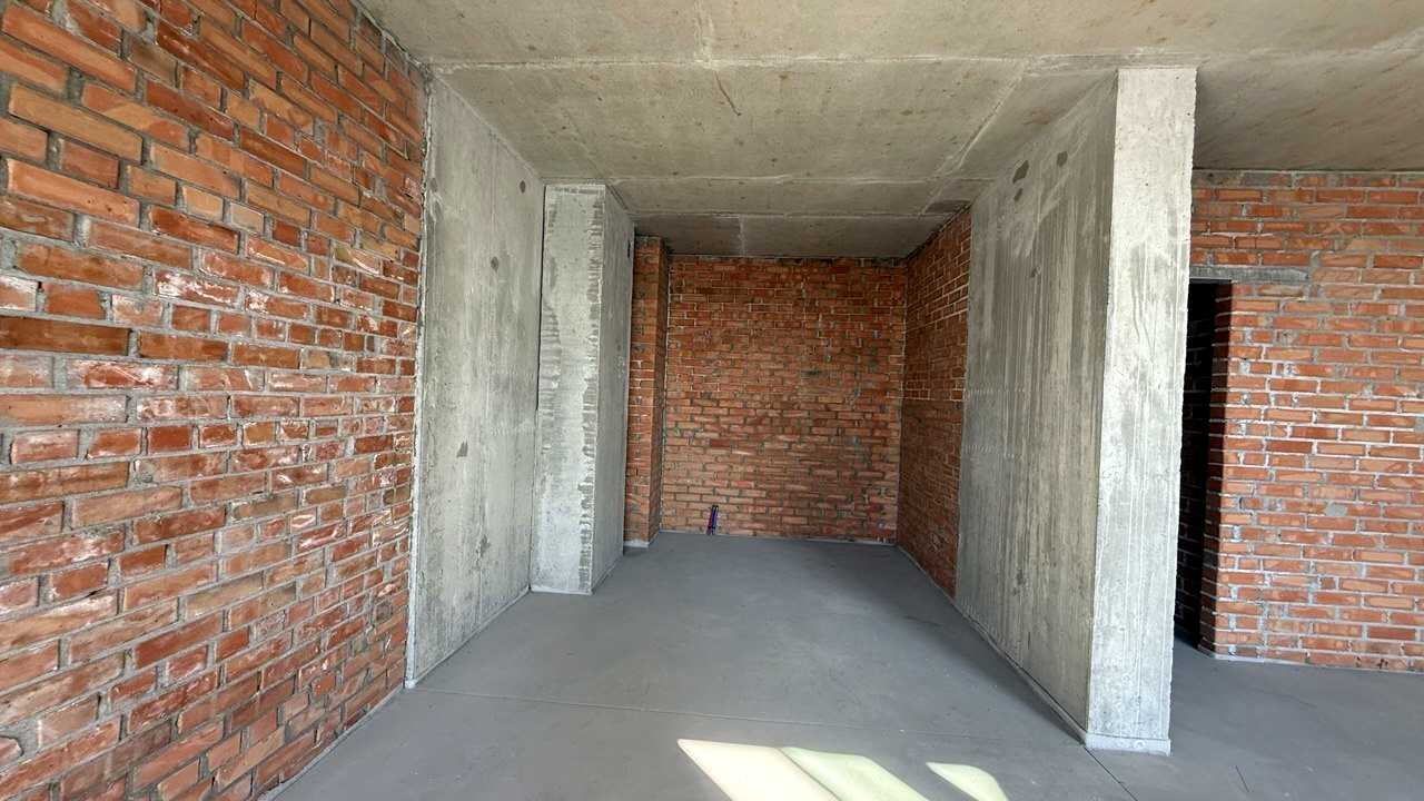 1877023752549301