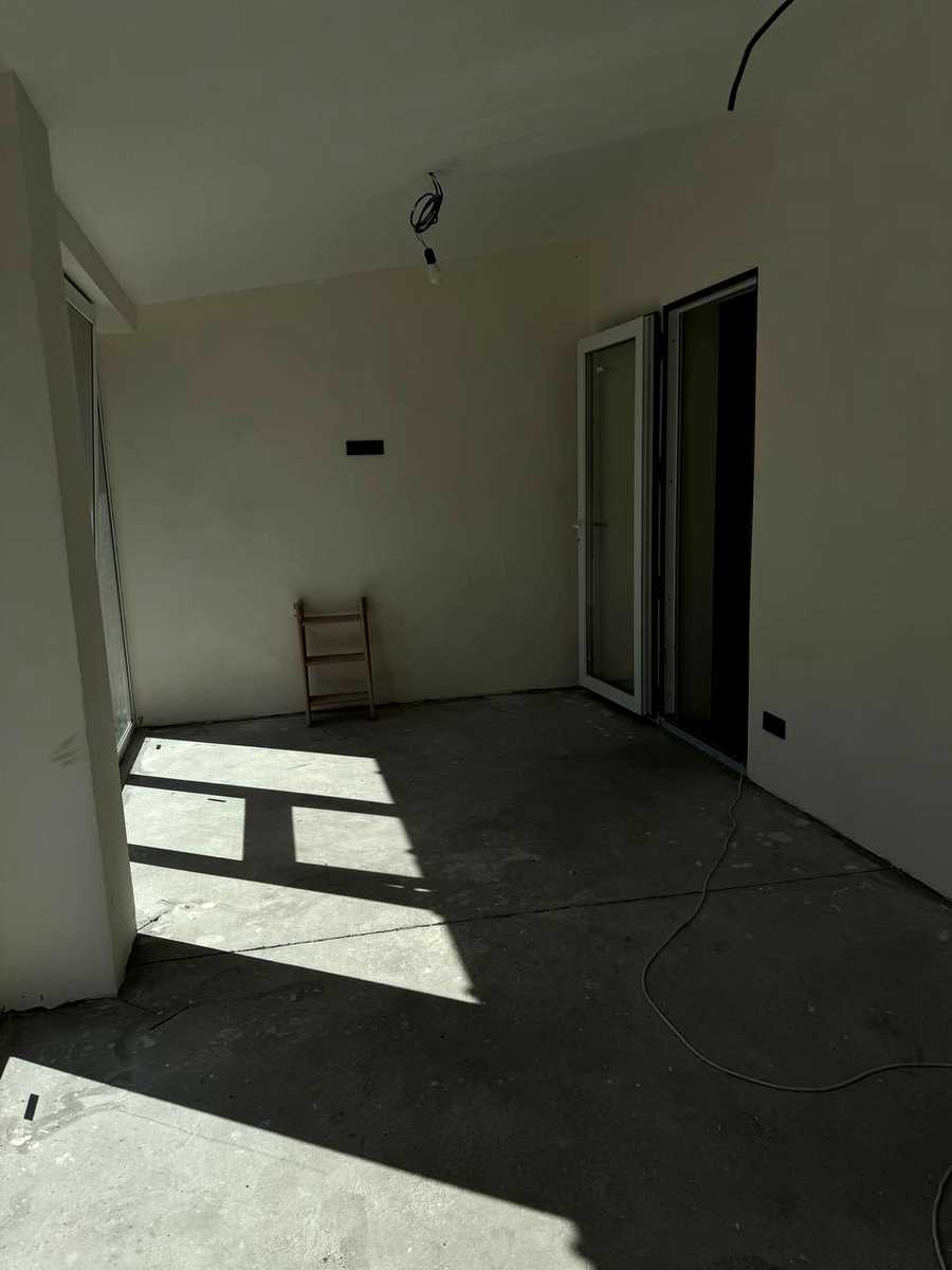 1877025207674357