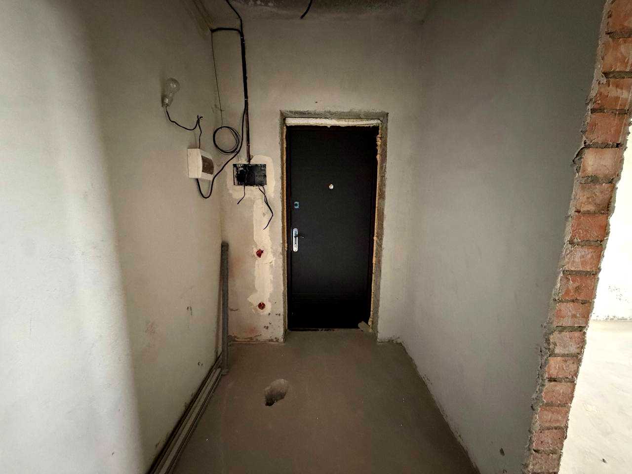 1877025649663516