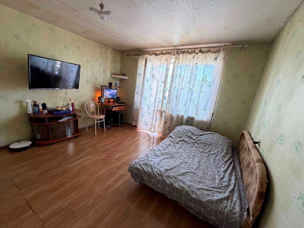 1877026074381085