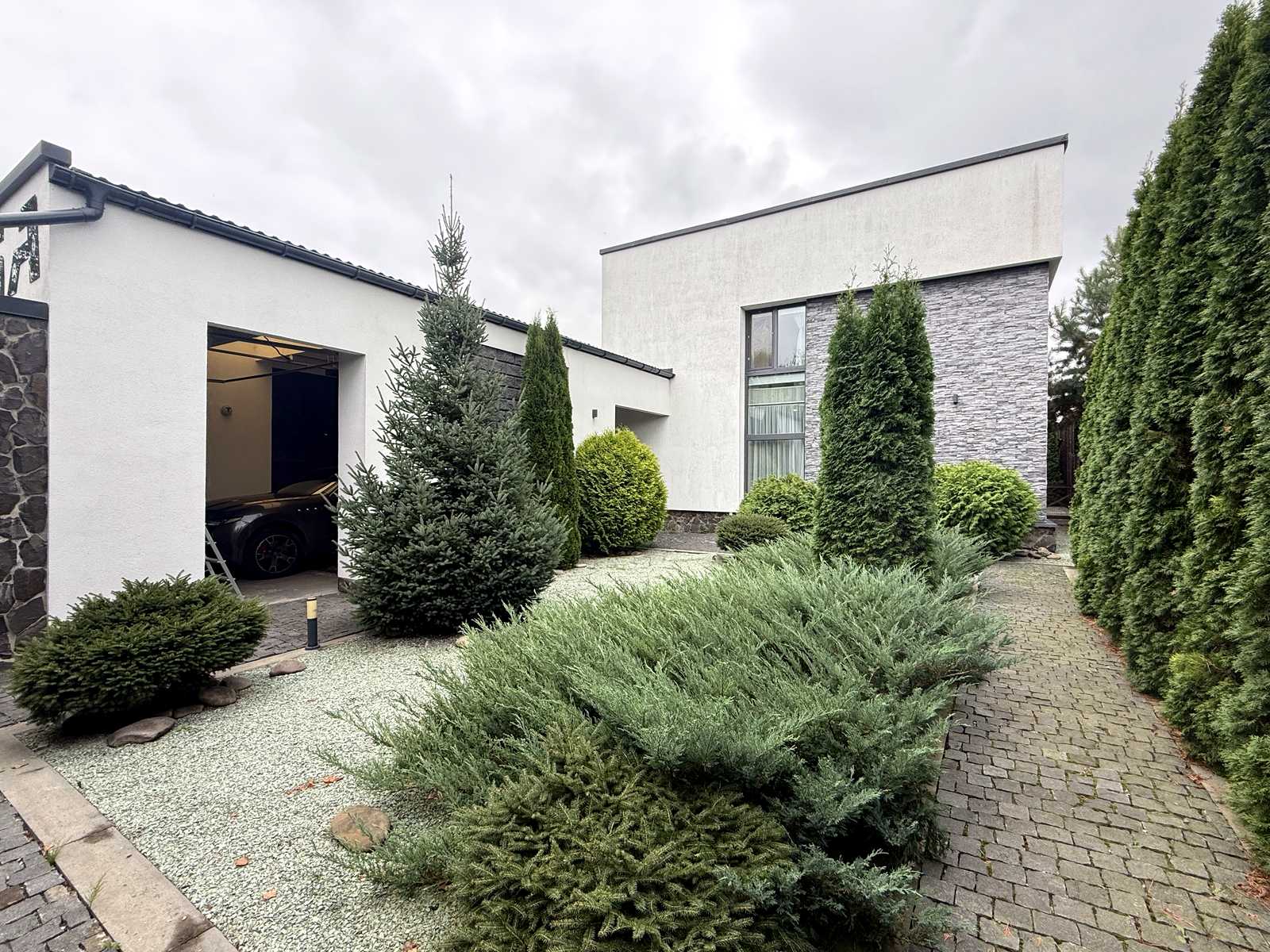 1877026671080142