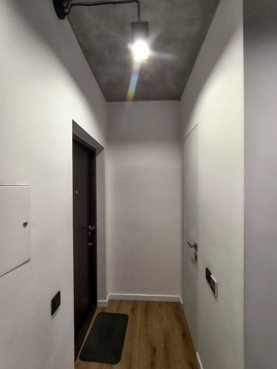 1877027327412250