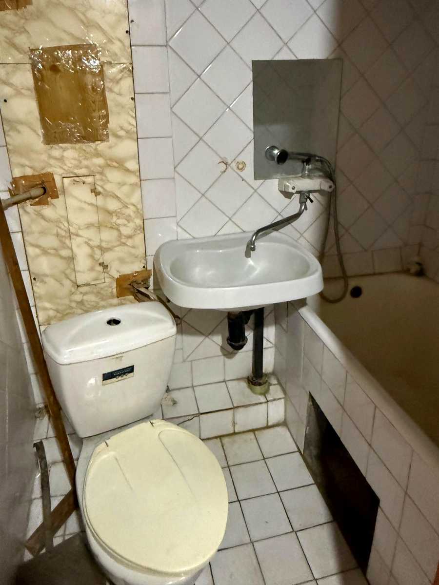 1877027476562595