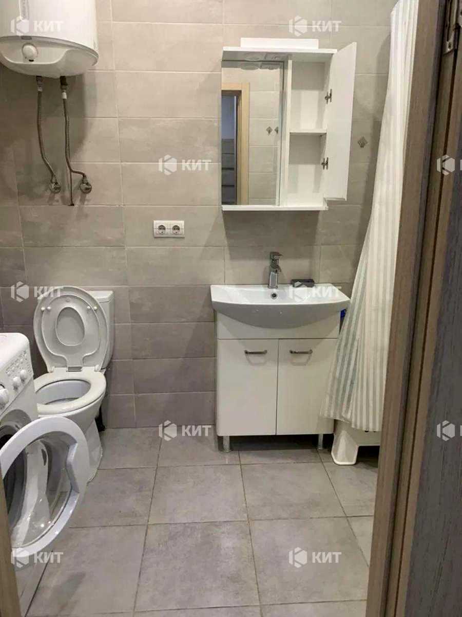 1877028398799538