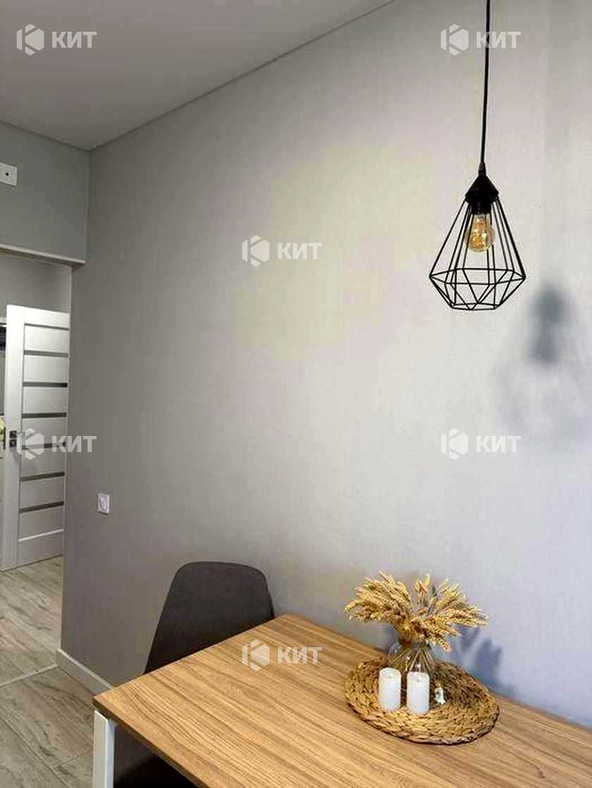 1877028877911841